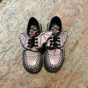 Demonia size 8 platform wing creepers